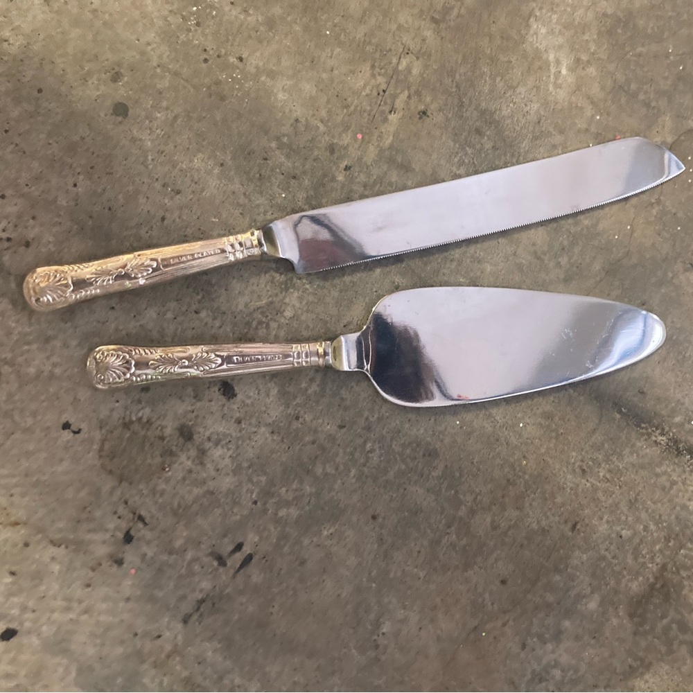 Silver Plated Knife and Server set.  Great for wedding